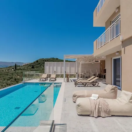 Spartakos Luxury 3 *